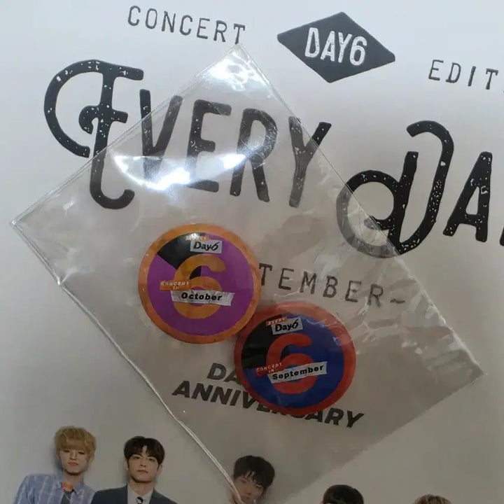 [BUNJANG] DAY6 Every Day6 Magazine Badge September, October Bundle Set / day6 에브리데이식스 에데식 매거진 뱃지 9, 10월