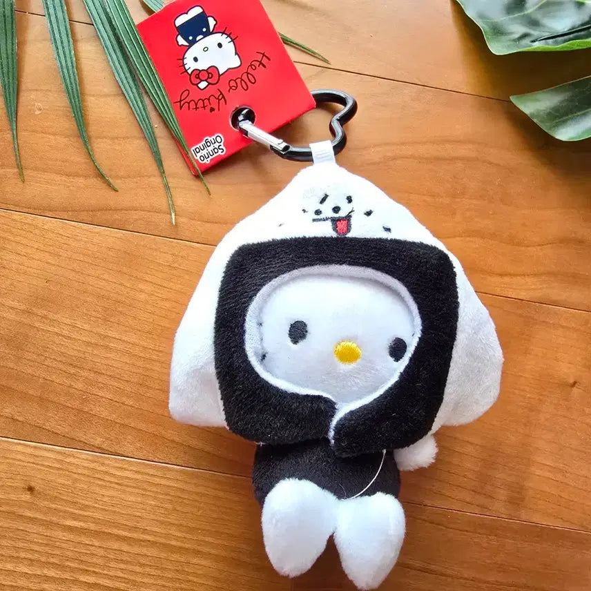 [BUNJANG] Hello Kitty Onigiri Hat Keychain (New) / (새상품) 삼각김밥 탈을 쓴 헬로키티 키링
