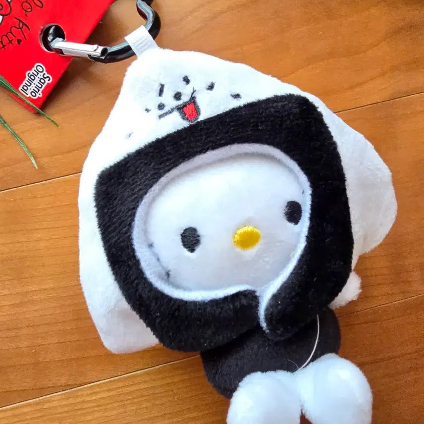 [BUNJANG] Hello Kitty Onigiri Hat Keychain (New) / (새상품) 삼각김밥 탈을 쓴 헬로키티 키링