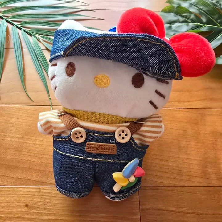[BUNJANG] Hello Kitty Denim Overalls Doll Keychain (New) / (새상품) 데님 멜빵바지 헬로키티 키링