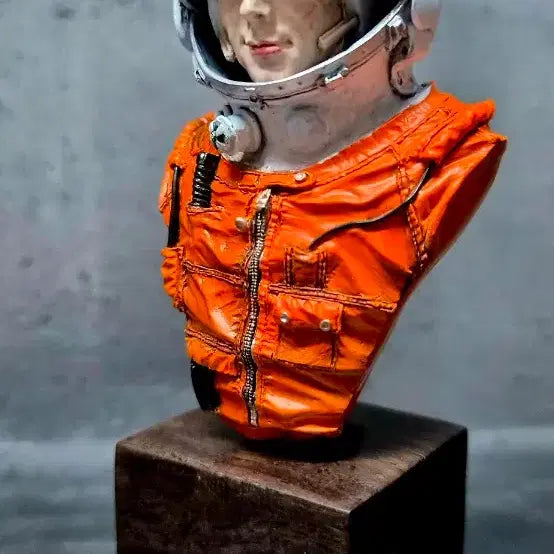 [BUNJANG] Yuri Gagarin Painted Figure / 유리가가린 도색 피규우