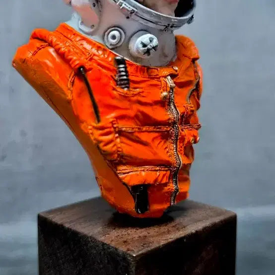 [BUNJANG] Yuri Gagarin Painted Figure / 유리가가린 도색 피규우