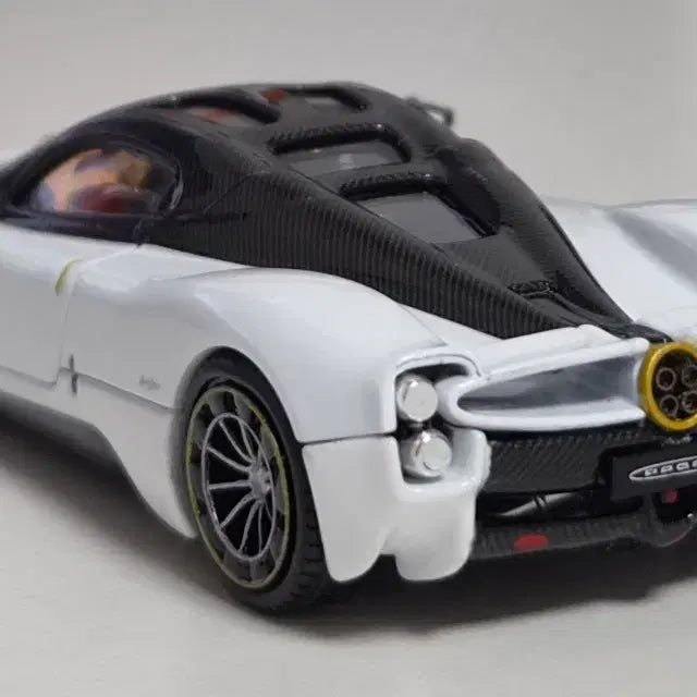 [BUNJANG] LCD Paganini Utopia 1:64 Scale Diecast Model / LCD 파가니 유토피아 화이트 1:64 다이캐스트