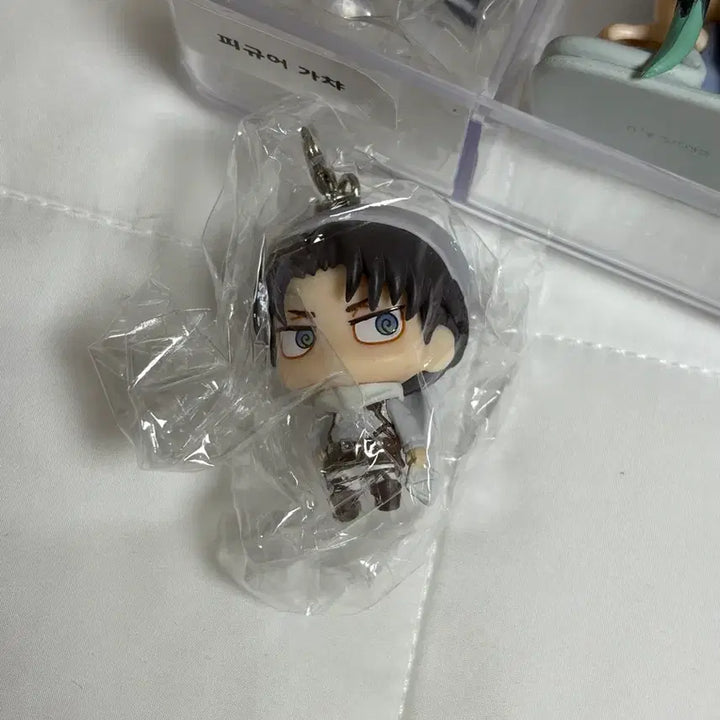 [BUNJANG] Attack on Titan Levi Caracole Figure Keychain / 오늘만할인 고전 청소 리바이 카라코레 피규어 키링