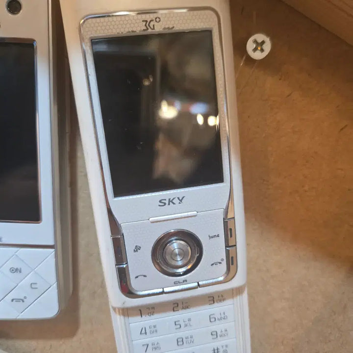 [BUNJANG] Sky Evolution HSDPA 3G Slider Phone / 스카이 브랜드 최초의 HSDPA 3G 슬라이드폰인 스카이 에볼루션 / 90년대 올드팝 / 하드락/메탈/발라드 / LP/영화전단지/영화자료/고전희귀