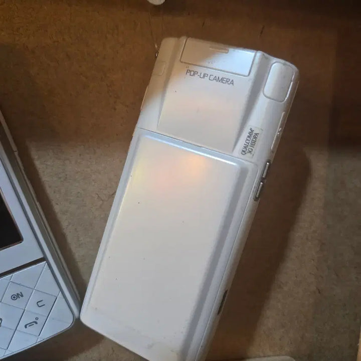 [BUNJANG] Sky Evolution HSDPA 3G Slider Phone / 스카이 브랜드 최초의 HSDPA 3G 슬라이드폰인 스카이 에볼루션 / 90년대 올드팝 / 하드락/메탈/발라드 / LP/영화전단지/영화자료/고전희귀