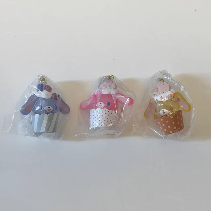 [BUNJANG] Sanrio Sugarbunnies Cupcake Charm Gacha Keychain Bundle Set / (일괄) 산리오 슈가바니즈 컵케이크 참 가챠 키링 슈가버니즈