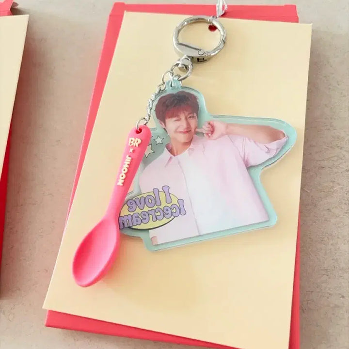 [BUNJANG] Park Jihoon Baskin Robbins Keyring / 박지훈 배스킨라빈스 키링