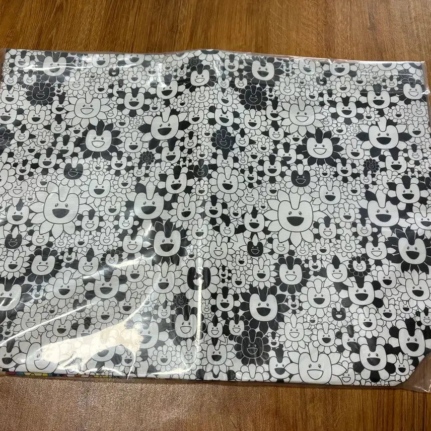 [BUNJANG] NewJeans x Murakami Reusable Bag L / 뉴진스 x 무라카미 리유저블 백 L