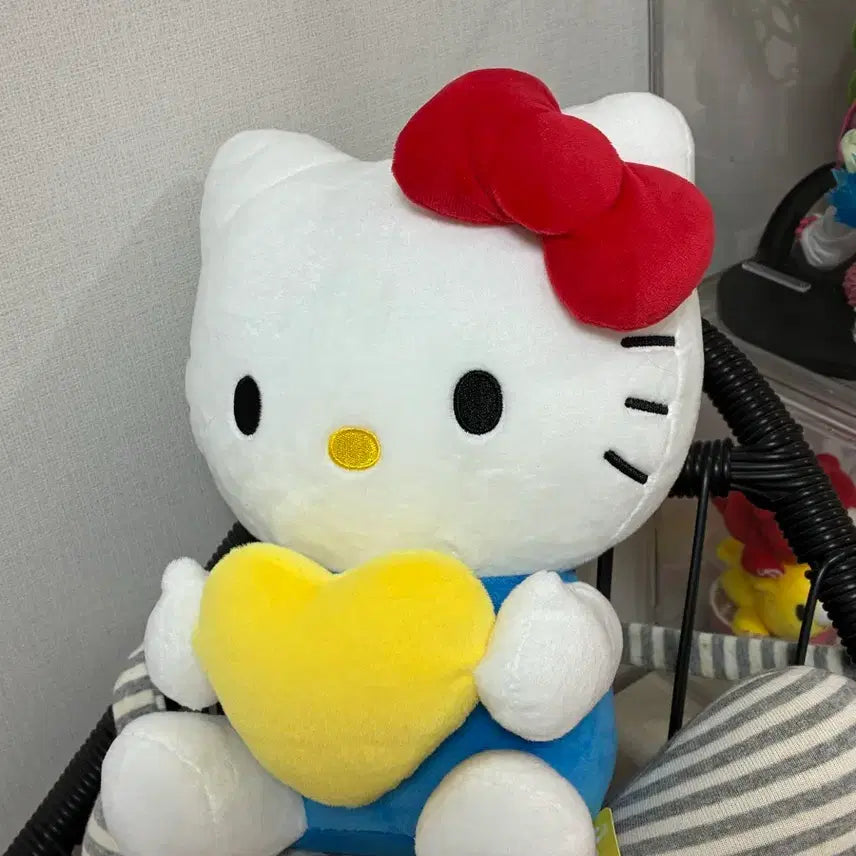 [BUNJANG] Hello Kitty Medium Plush Doll / 키티 중형 인형