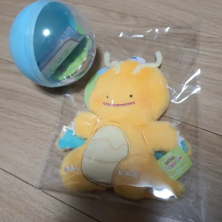 [BUNJANG] Pocopia Pokemon Dragonite Flat Keyring, Ditto Bulbasaur Pin Badge Bundle Set / 무신사  포코피아 포켓몬스터 망나뇽 납작키링, 메타몽 이상해씨 핀뱃지 일괄