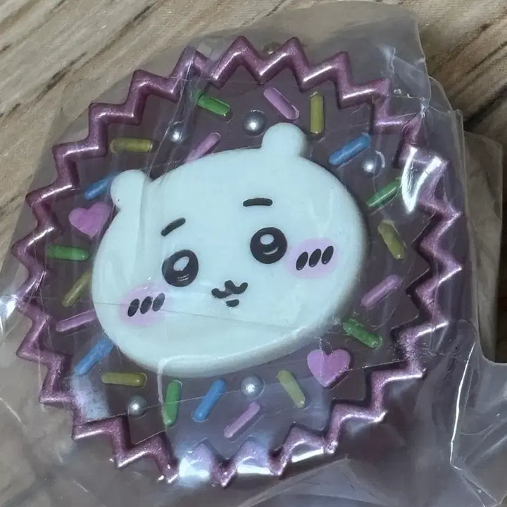 [BUNJANG] Chiikawa Hachiware Chocolate Cupcake Keychain Gacha / 치이카와 하치와레 초코컵 초코 컵케이크 키링 가챠