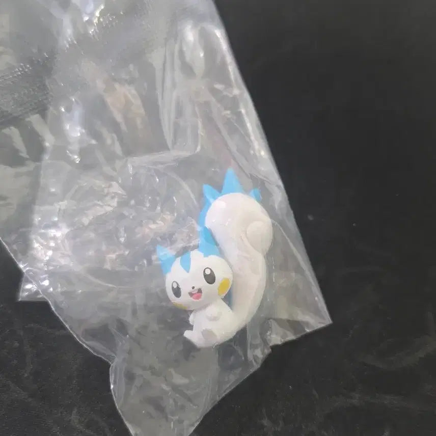 [BUNJANG] Pokemon Pachirisu Figure (Sealed) / 포켓몬 파치리스가채 피규어(미개봉)
