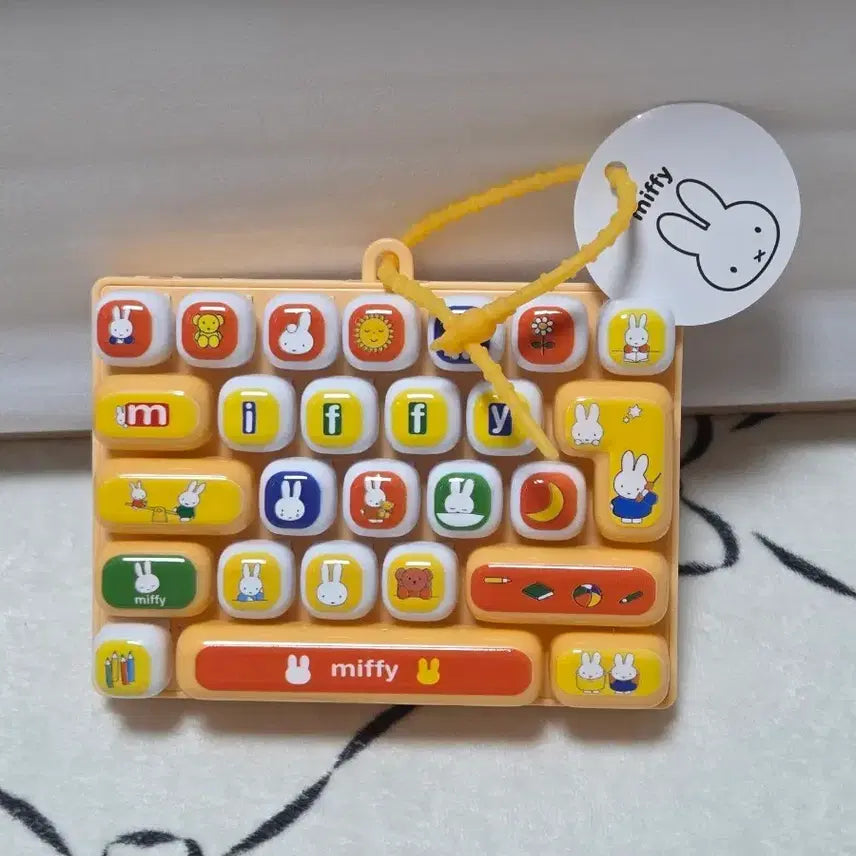 [BUNJANG] Miffy Large Keycap Set 26-Key Yellow New / 미피 대왕키캡 26구 키보드 키캡 옐로우 새상품