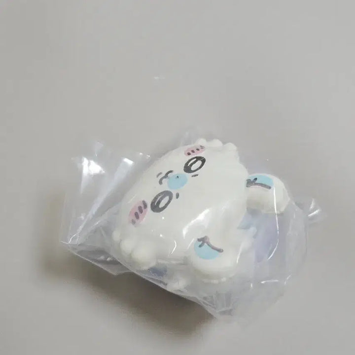[BUNJANG] Chiikawa Macaron Gacha Momonga Figure / 치이카와 마카롱 가챠 모몽가