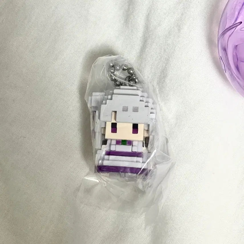 [BUNJANG] Re:Zero Emilia Dot Keyring (Sealed) / 미개봉) 리제로 에밀리아 가샤폰 도트 키링