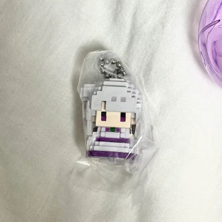 [BUNJANG] Re:Zero Emilia Dot Keyring (Sealed) / 미개봉) 리제로 에밀리아 가샤폰 도트 키링