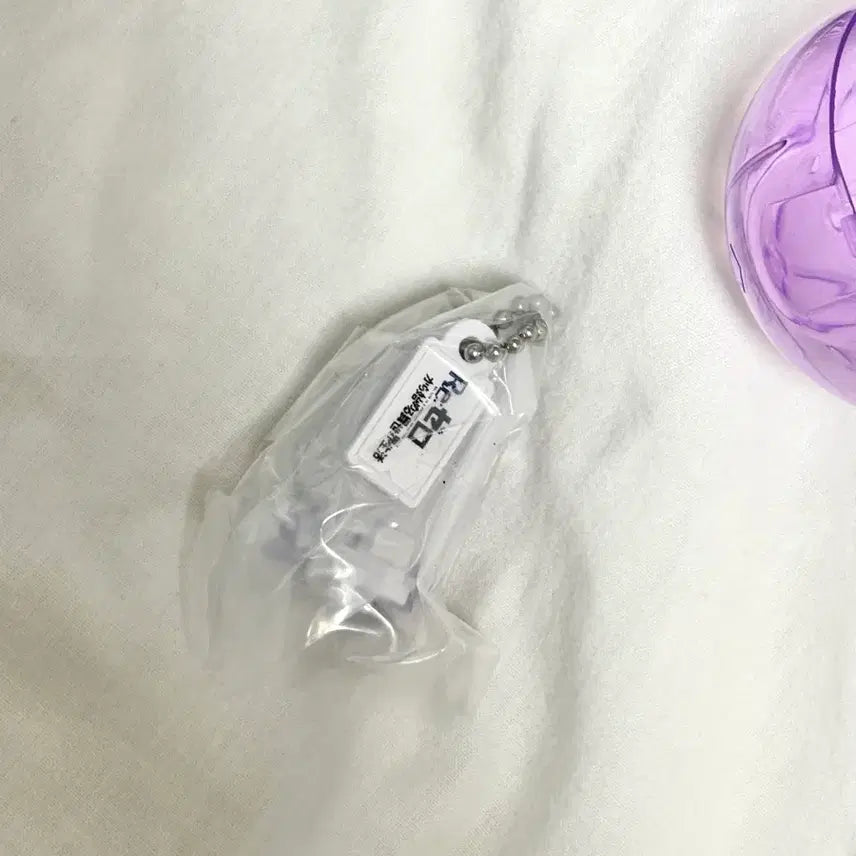 [BUNJANG] Re:Zero Emilia Dot Keyring (Sealed) / 미개봉) 리제로 에밀리아 가샤폰 도트 키링
