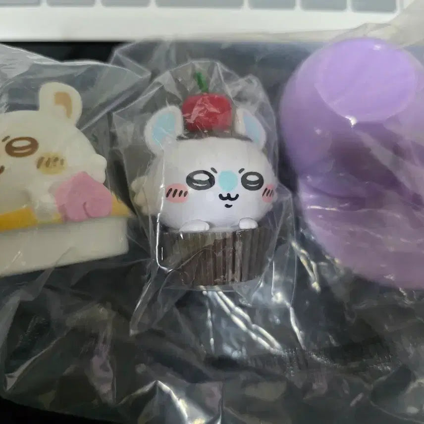 [BUNJANG] Monchou Momoonga Latte &amp; Cupcake Figure Bundle Set / 먼작귀 모몽가 라떼 모몽가 컵케이크 일괄 판매