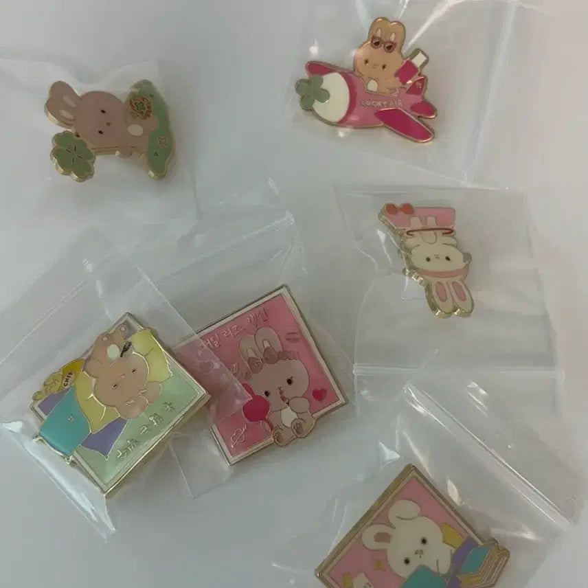 [BUNJANG] Everland Rabbit Random Badge Bundle Set / 에버랜드 토끼 랜덤 드볼 뱃지