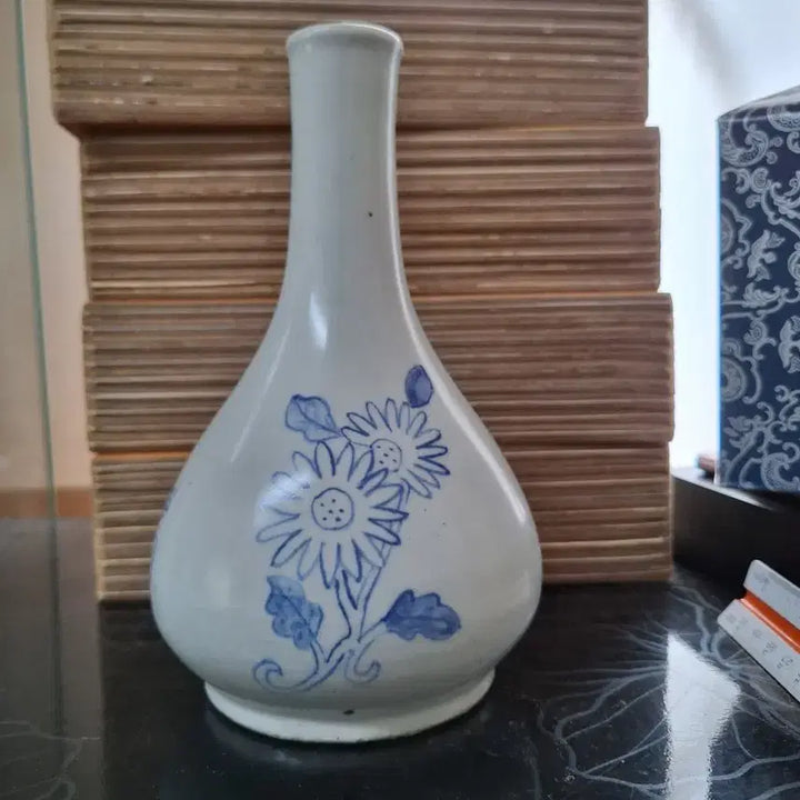[BUNJANG] 19th Century Chrysanthemum Pattern Ewer / 19세기 국화문 주병