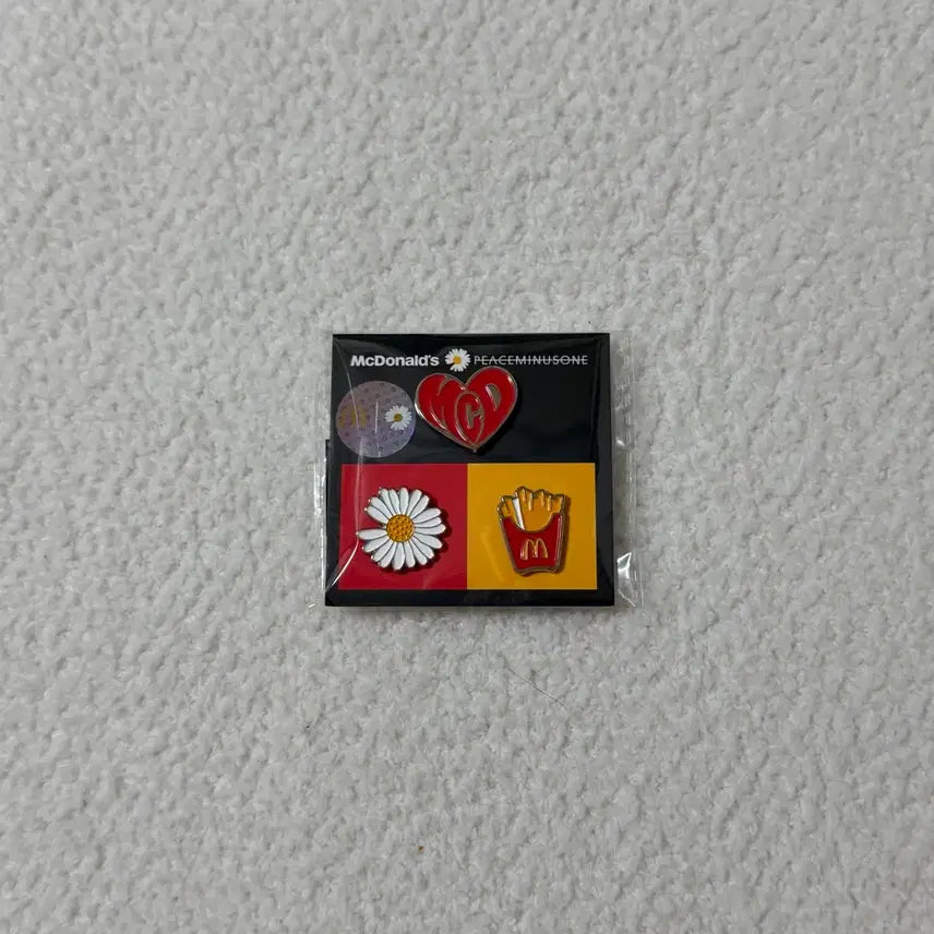 [BUNJANG] PEACEMINUSONE Pin Badge / 맥도날드 피스마이너스원 핀뱃지