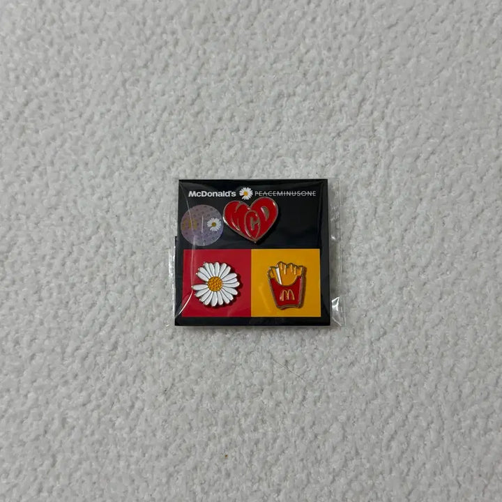 [BUNJANG] PEACEMINUSONE Pin Badge / 맥도날드 피스마이너스원 핀뱃지
