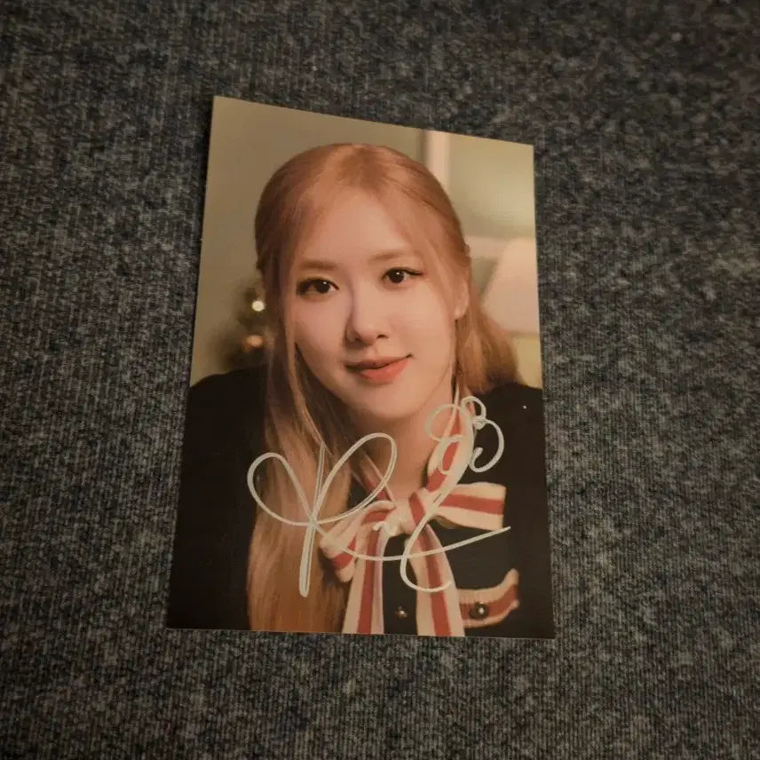 [BUNJANG] BLACKPINK ROSÉ Signed Postcard / 로제 친필 싸인 엽서 블랙핑크 BLACKPINK ROSIE SIGNED