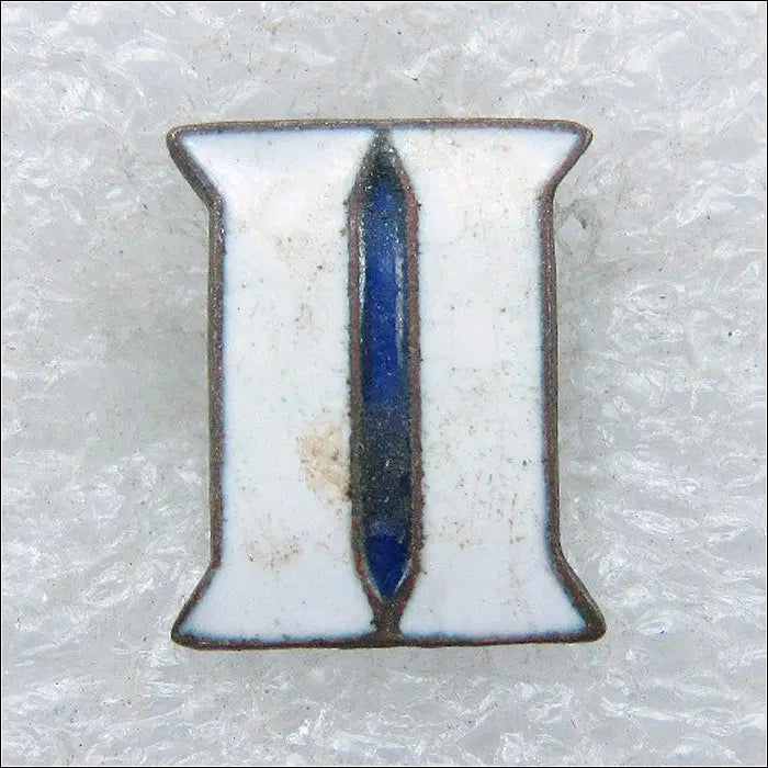 [BUNJANG] 2nd Year School Badge (No Screw Cap on Back) / [학교 배지] 2학년 (hi43) (뒷면 나사캡 없음)