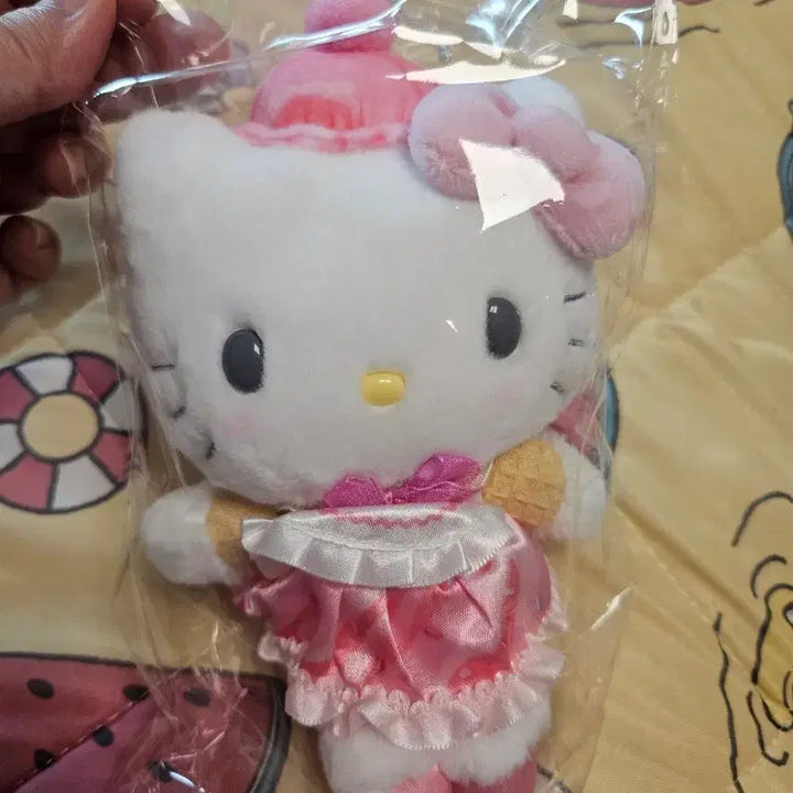 [BUNJANG] Hello Kitty Ice Cream Plush / 헬로키티 아이스크림 마코