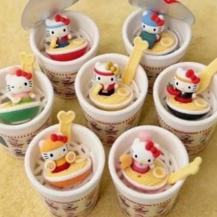 [BUNJANG] Sanrio Genuine Hello Kitty Tonkotsu Ramen Figure (Random) / 산리오 정품 헬로키티 랜덤 라멘 피규어, 돈코츠 버전