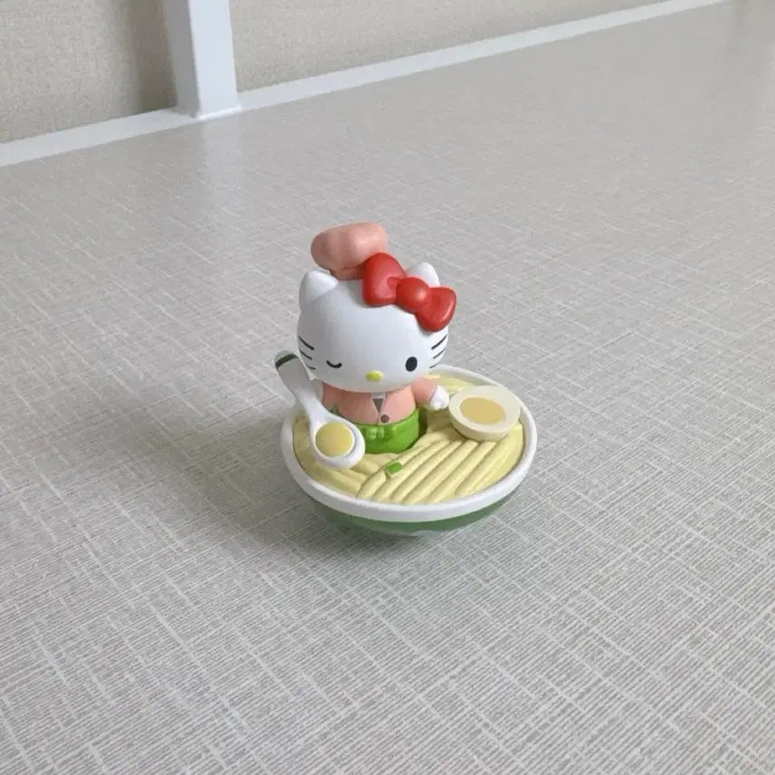 [BUNJANG] Sanrio Genuine Hello Kitty Tonkotsu Ramen Figure (Random) / 산리오 정품 헬로키티 랜덤 라멘 피규어, 돈코츠 버전