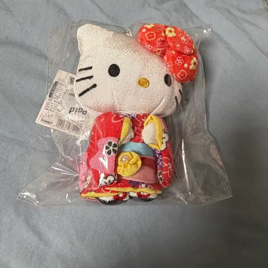 [BUNJANG] Hello Kitty Japanese Traditional Outfit Keychain / 헬로키티 일본 전통 의상 키링