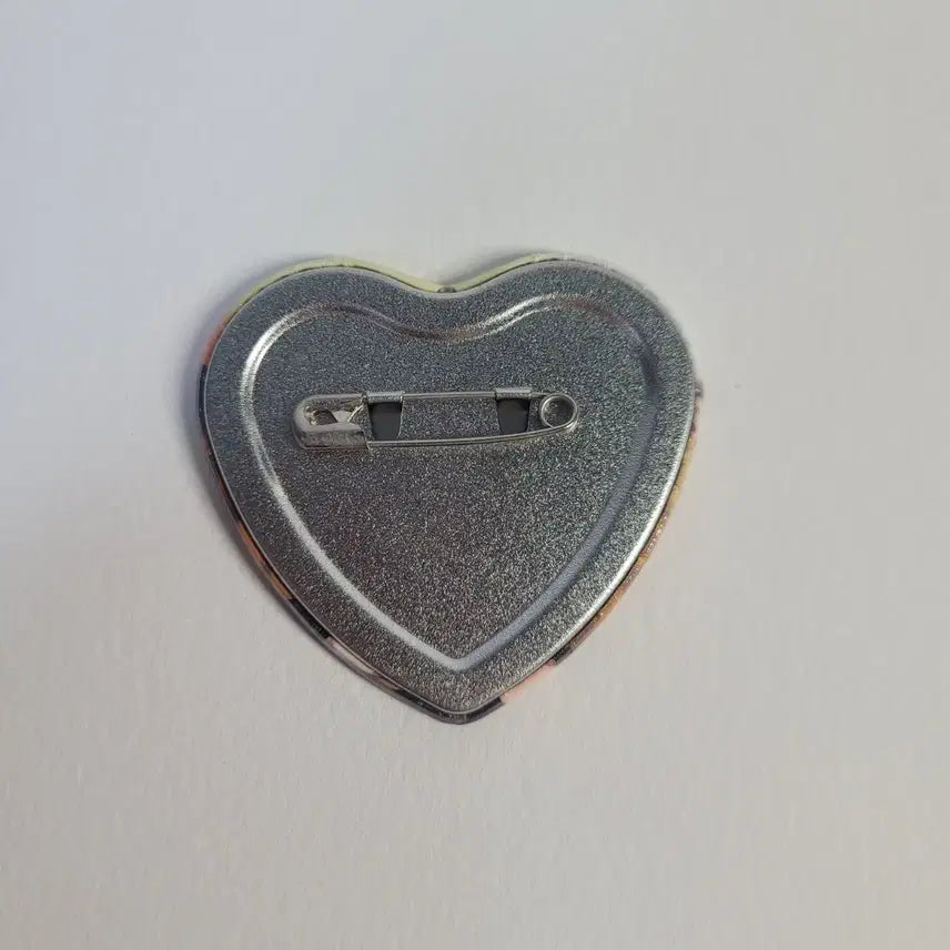 [BUNJANG] Attack on Titan Mikasa Ackerman Heart Shape Can Badge / 진격거 미카사 아커만 하트 모양 캔뱃지