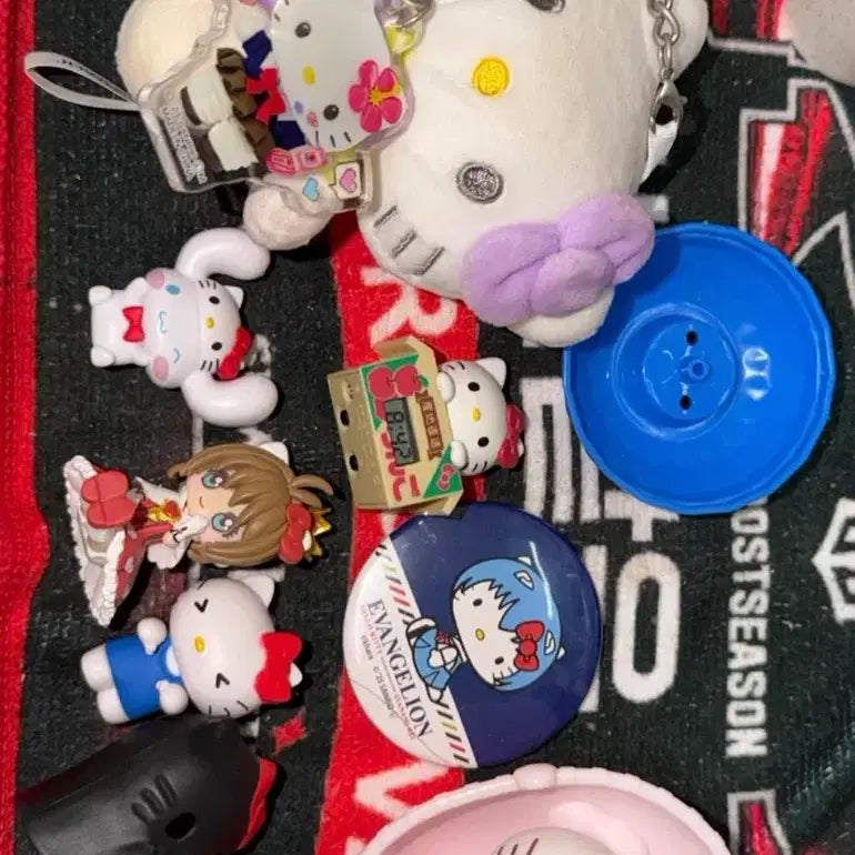 [BUNJANG] Hello Kitty Figure &amp; Goods Set / 헬로키티 피규어 및 굿즈 세트