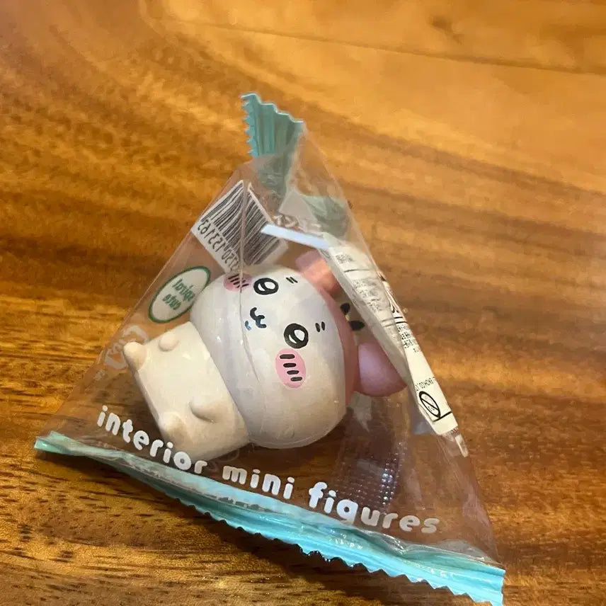 [BUNJANG] Chiikawa Crab Mini Figure / 치이카와 카니 미니 피규어