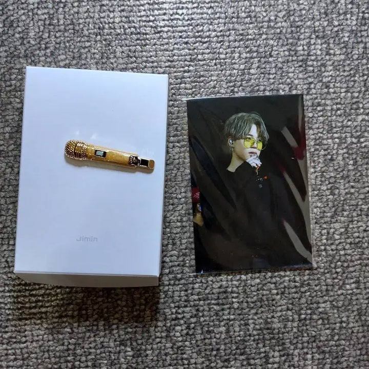 [BUNJANG] BTS Jimin Mic Badge Photocard / BTS 방탄소년단 지민 마이크뱃지, 포카 배송비 포함