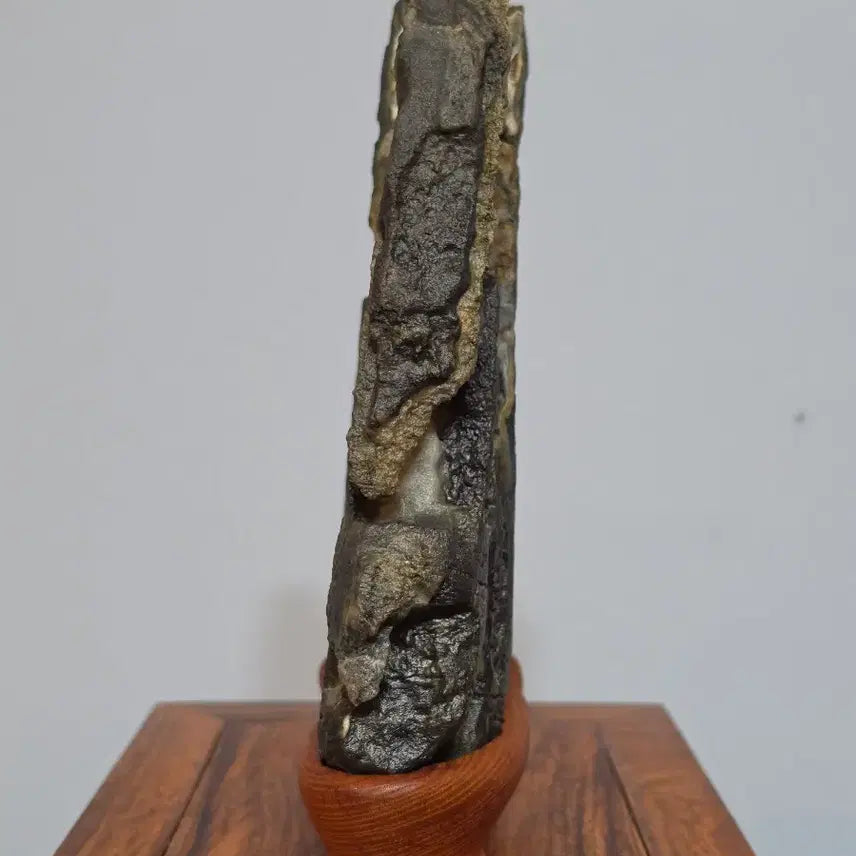 [BUNJANG] Hakheonri Scholar Stone - High-Quality Viewing Stone with Excellent Texture and Transformation / 26093012 석질이 좋고 관통과 변화가 환상적인 학현리 작품석 수석 팝니다