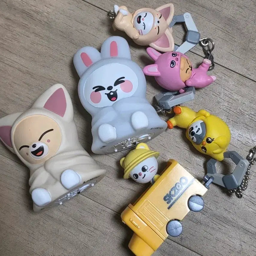 [BUNJANG] Stray Kids SKZOO Mood Lamp Gacha Bundle Set / (일괄) 스키즈 스키주 무드등 기차 대롱 가챠 폭시니 리빗 지니렛 울프찬 돼끼 퍼핌