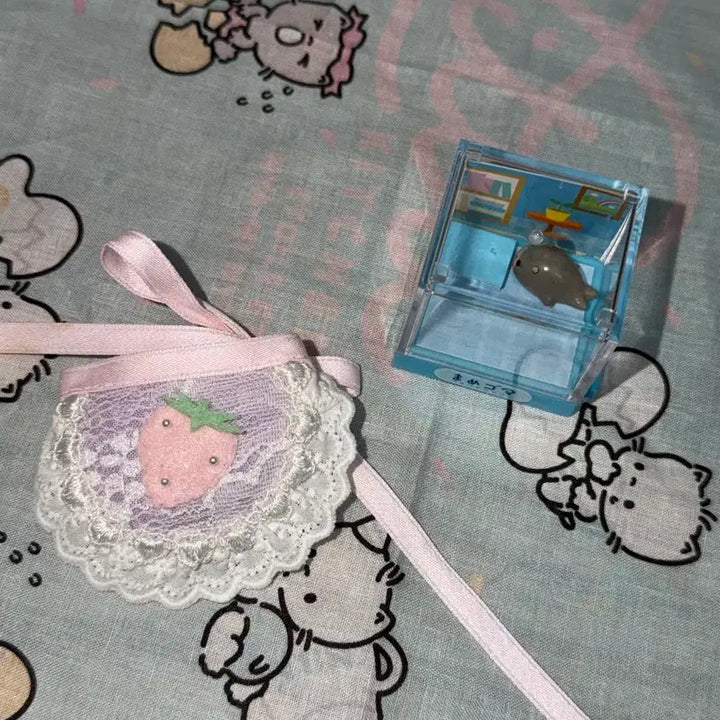 [BUNJANG] Cloud Cream Strawberry Bib, Mamé Gomarium Bundle Set / 클라우드크림 딸기 턱받이, 마메고마리움 일괄
