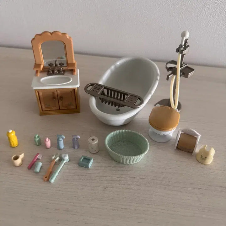 [BUNJANG] Sylvanian Families Bathroom Set / 단종)실바니안패밀리 욕실세트 화장실 (변기 욕조 세면대 샤워기 욕실용품