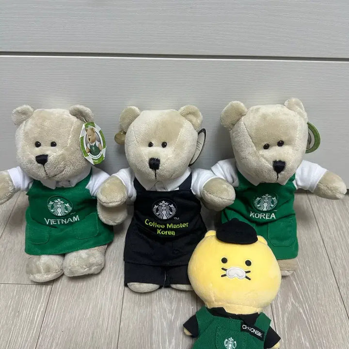[BUNJANG] Starbucks Bearista &amp; Ryan "Choonsik" Dolls Bundle Set (4 Types) / 스타벅스 베어리스타 인형 + 춘식이 인형 4종 일괄