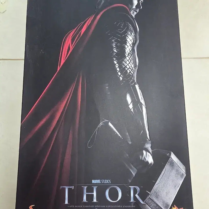 [BUNJANG] Hot Toys Thor 1/6 Scale Figure / 핫토이 토르 1/6 스케일 피규어
