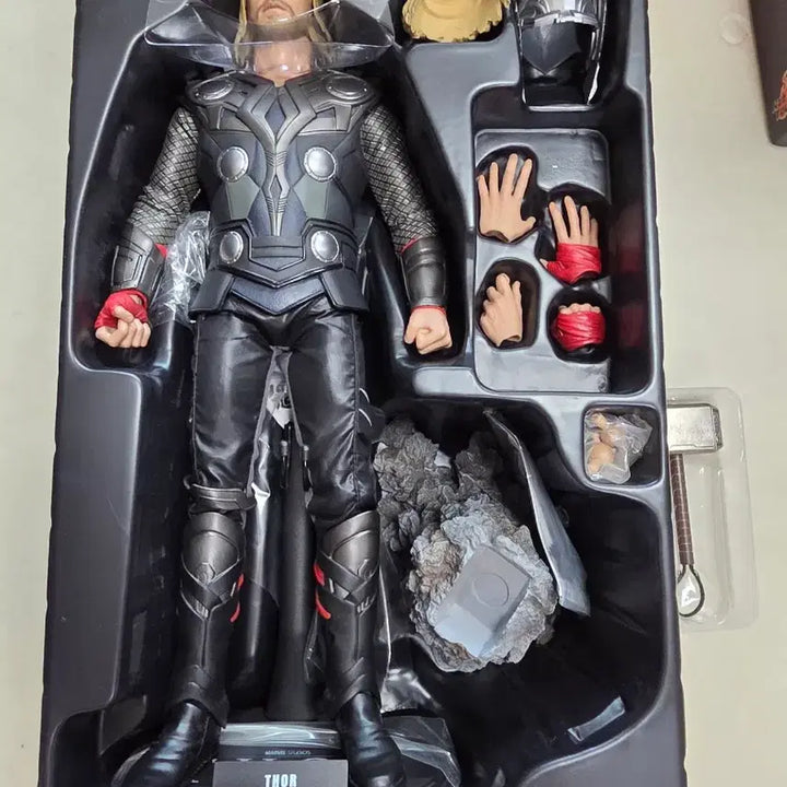[BUNJANG] Hot Toys Thor 1/6 Scale Figure / 핫토이 토르 1/6 스케일 피규어