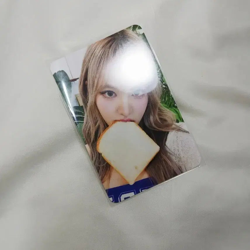 [BUNJANG] IVE Rei Wemakeblue Lucky Draw Photocard / 아이브 리즈 위드뮤 럭드 식빵 리즈
