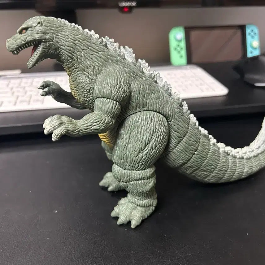 [BUNJANG] Movie Monster Little Godzilla Sofubi Figure / (무비몬스터) 리틀 고질라 소프비 피규어 판매합니다.