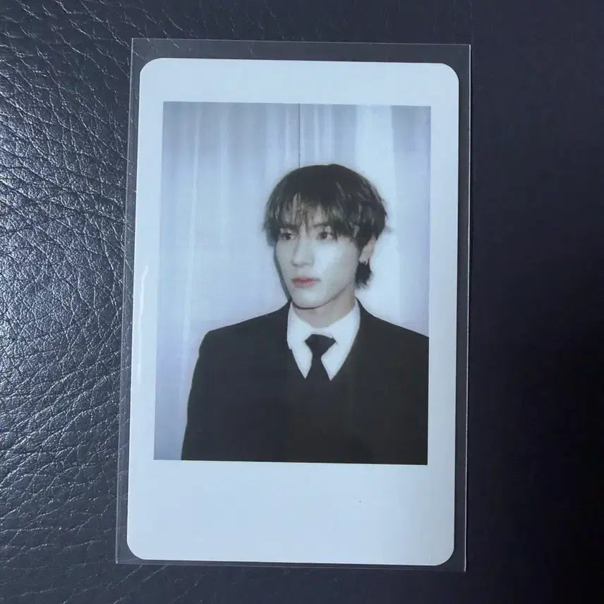[BUNJANG] The Boyz Eric Official Polaroid Photo Uniform / 더보이즈 에릭 넥타 공식 폴라로이드 사진 교복