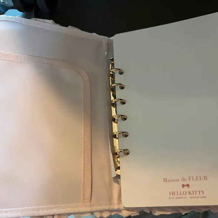 [BUNJANG] Maison de FLEUR Kitty Quilted Binder / 메종드 플뢰르 키티 바인더