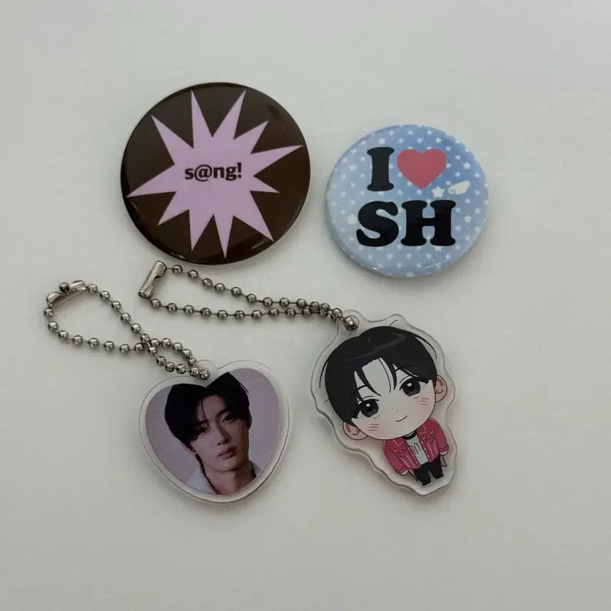 [BUNJANG] Alldayone Sanghyun Pin Badge Keyring Bundle Set / 알디원 상현 핀뱃지 키링 일괄 양도