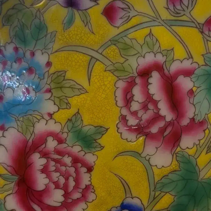 [BUNJANG] Joseon Dynasty Celadon Vase with Peony and Scrollwork Motifs / 261001-2 황지법랑 전지화훼문 화형완